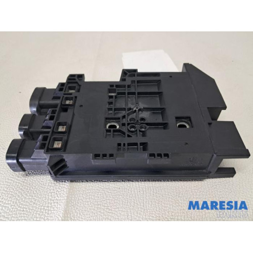 Renault - Trafic - Voltage regulator