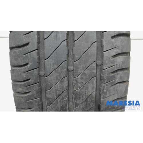 Renault - Trafic - Tyre