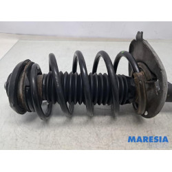 Peugeot - 3008 - Stoßdämpferstrebe rechts vorne