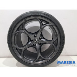 Alfa Romeo - Giulia - Sportvelgenset + banden