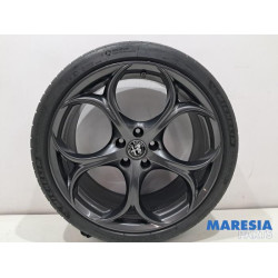 Alfa Romeo - Giulia - Sportvelgenset + banden