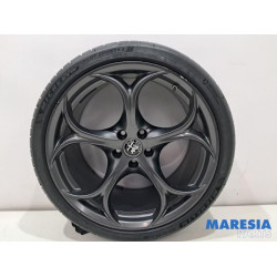 Alfa Romeo - Giulia - Sportvelgenset + banden