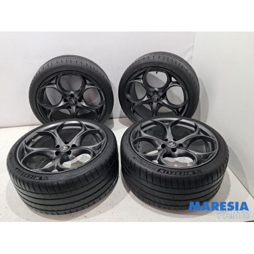 Alfa Romeo - Giulia - Sportvelgenset + banden