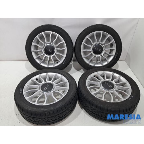 Fiat - 500 - Sportvelgenset + banden