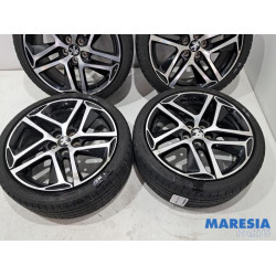 Peugeot - 308 - Velgen set + winterbanden