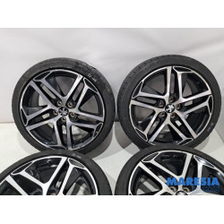 Peugeot - 308 - Velgen set + winterbanden