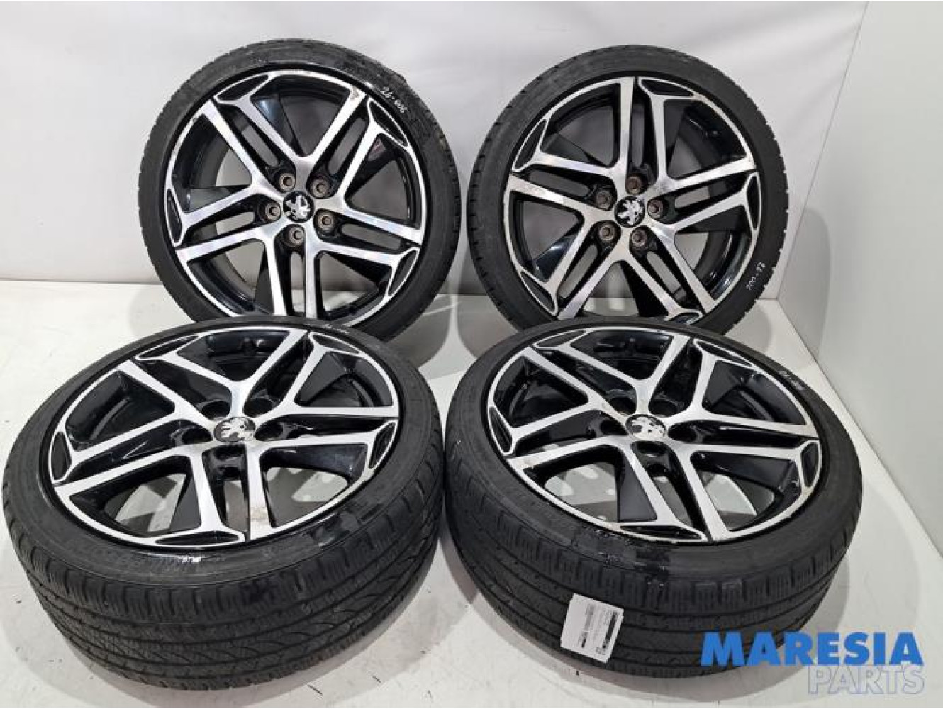 Peugeot - 308 - Velgen set + winterbanden