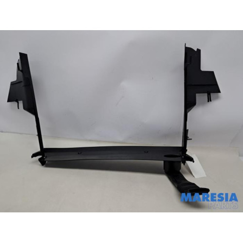 Renault - Scenic - Air funnel