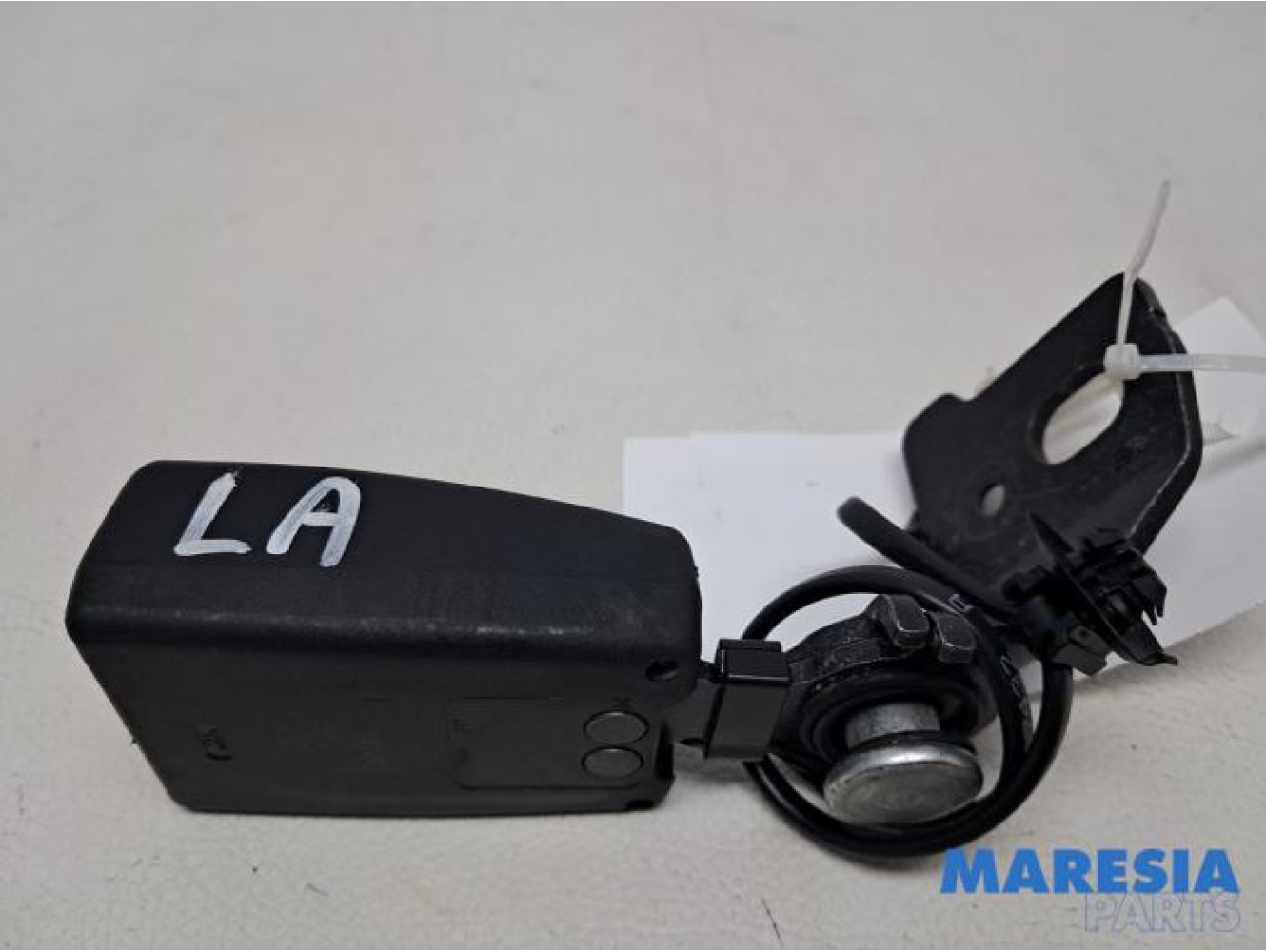 Peugeot - 308 - Insertion ceinture de sécurité arrière gauche