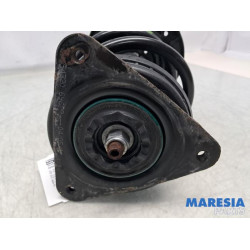 Renault - Megane - Stoßdämpferstrebe links vorne