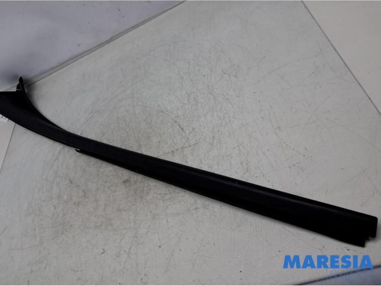 Renault - Trafic - Voorruitlijst