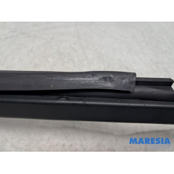 Renault - Trafic - Voorruitlijst