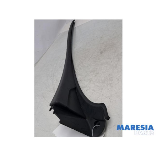 Renault - Trafic - Voorruitlijst