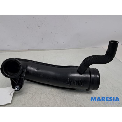 Renault - Trafic - Aanzuigslang Lucht