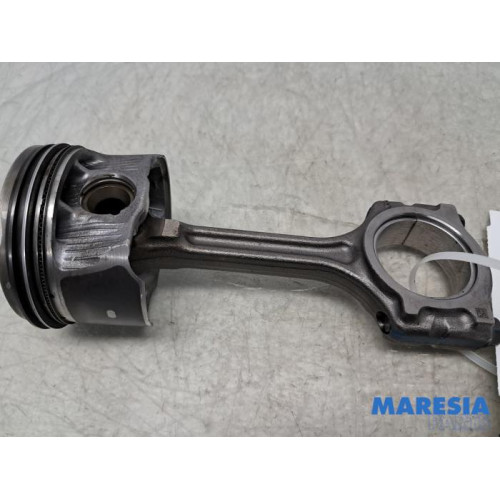 Renault - Clio - Connecting rod