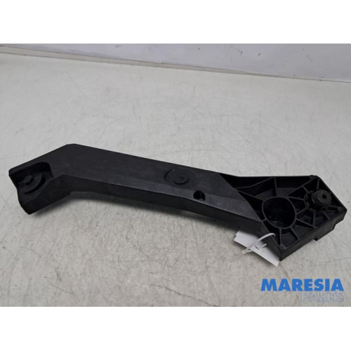 Renault - Trafic - Front part support