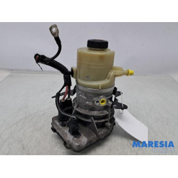 Renault - Trafic - Lenkkraftverstärker Pumpe