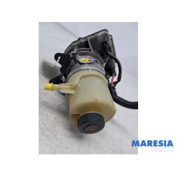 Renault - Trafic - Lenkkraftverstärker Pumpe