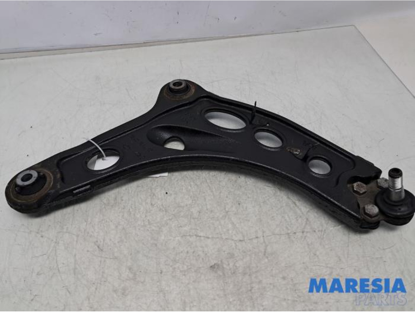 Renault - Trafic - Front lower wishbone, right