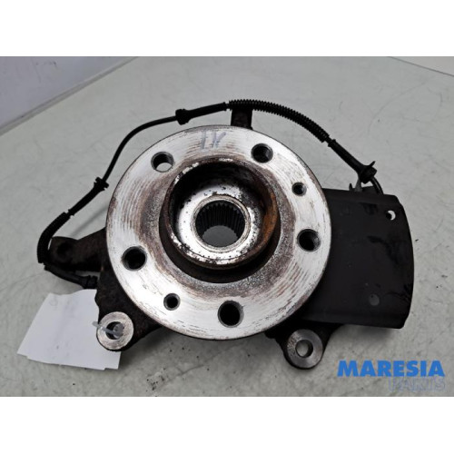 Renault - Trafic - Fusee links-voor