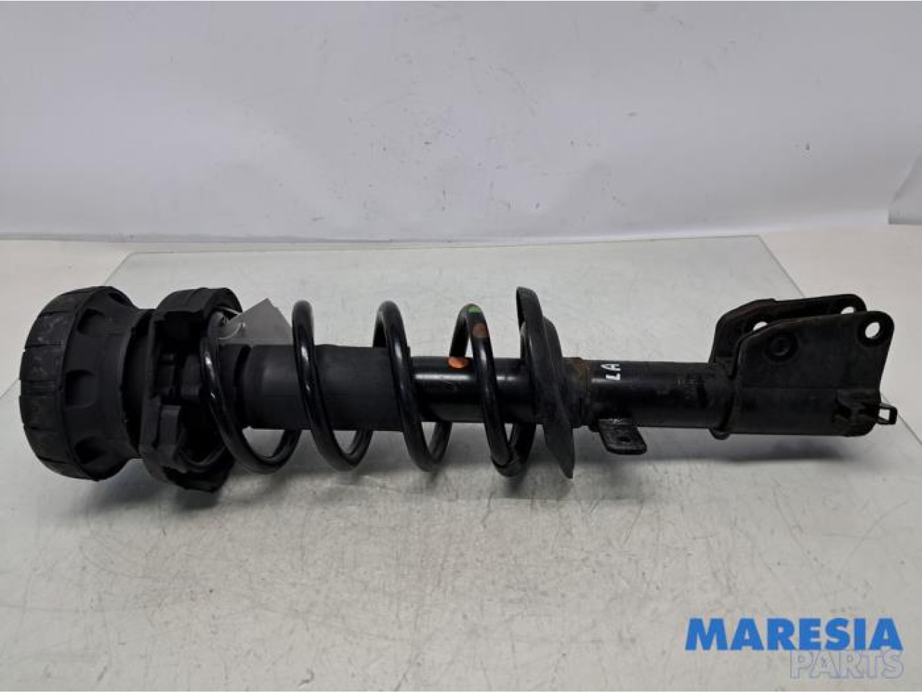 Renault - Trafic - Stoßdämpferstrebe links vorne