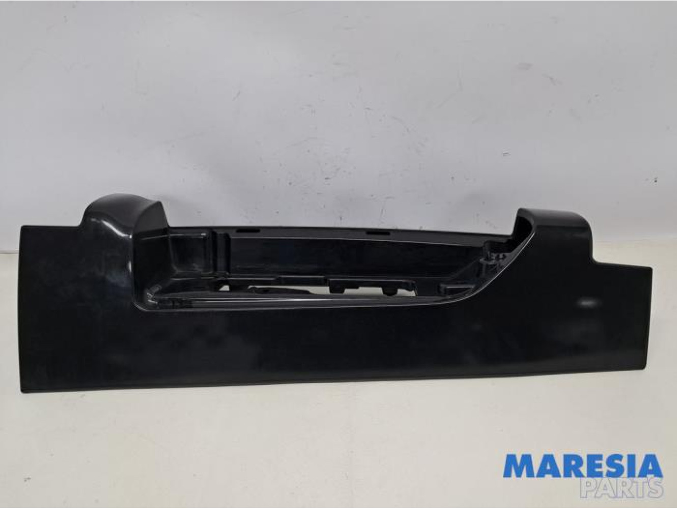 Renault - Trafic - Taillight edging, right