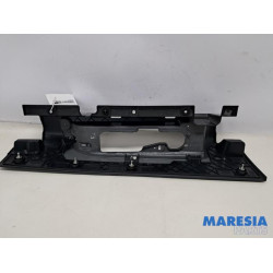 Renault - Trafic - Taillight edging, right