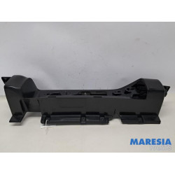 Renault - Trafic - Rücklichtrahmen links