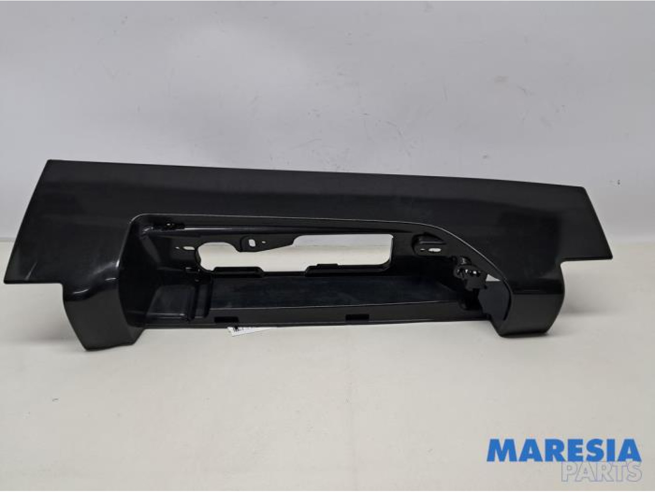 Renault - Trafic - Rücklichtrahmen links