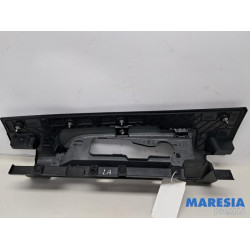 Renault - Trafic - Rücklichtrahmen links