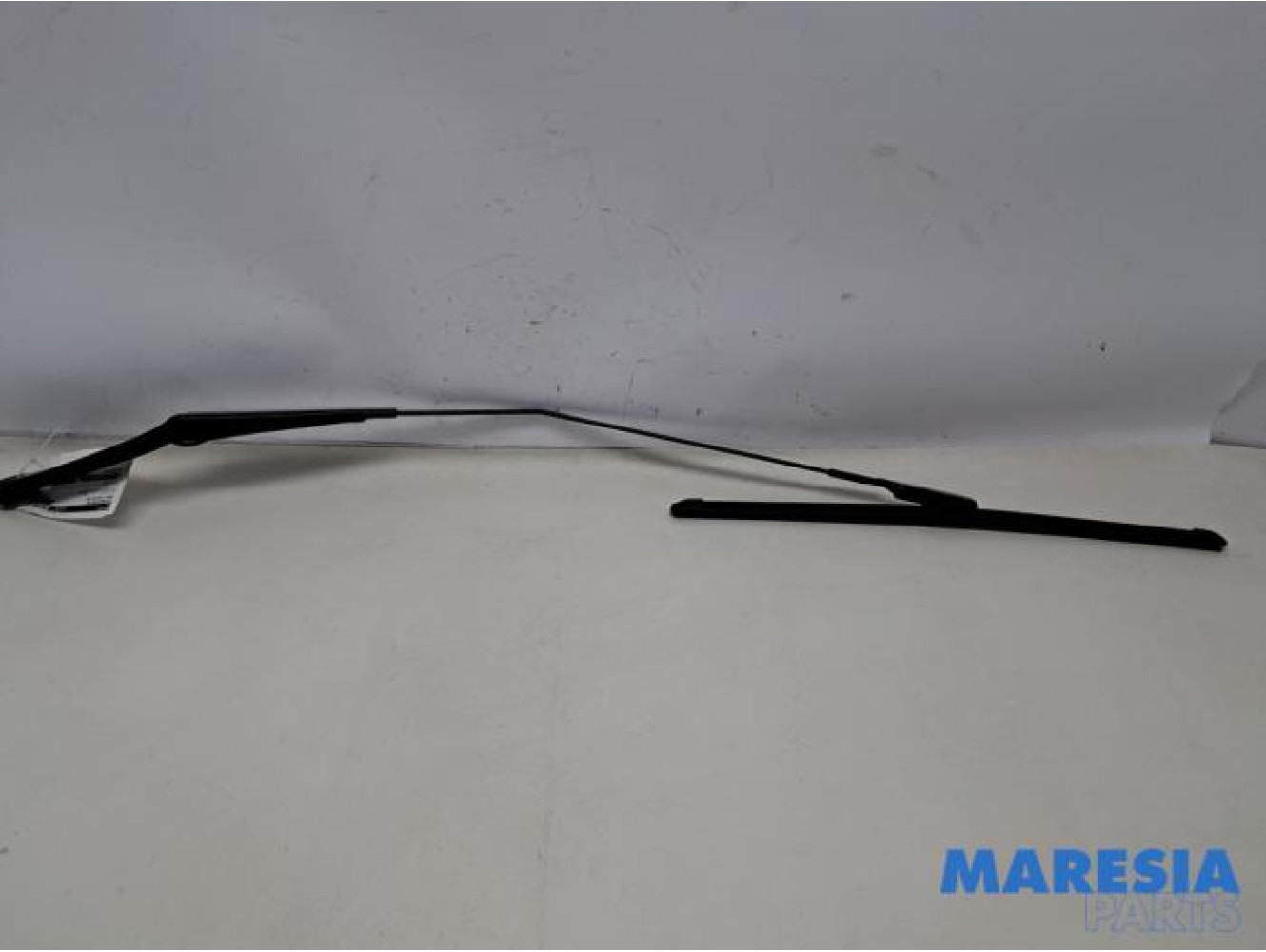 Renault - Trafic - Front wiper arm