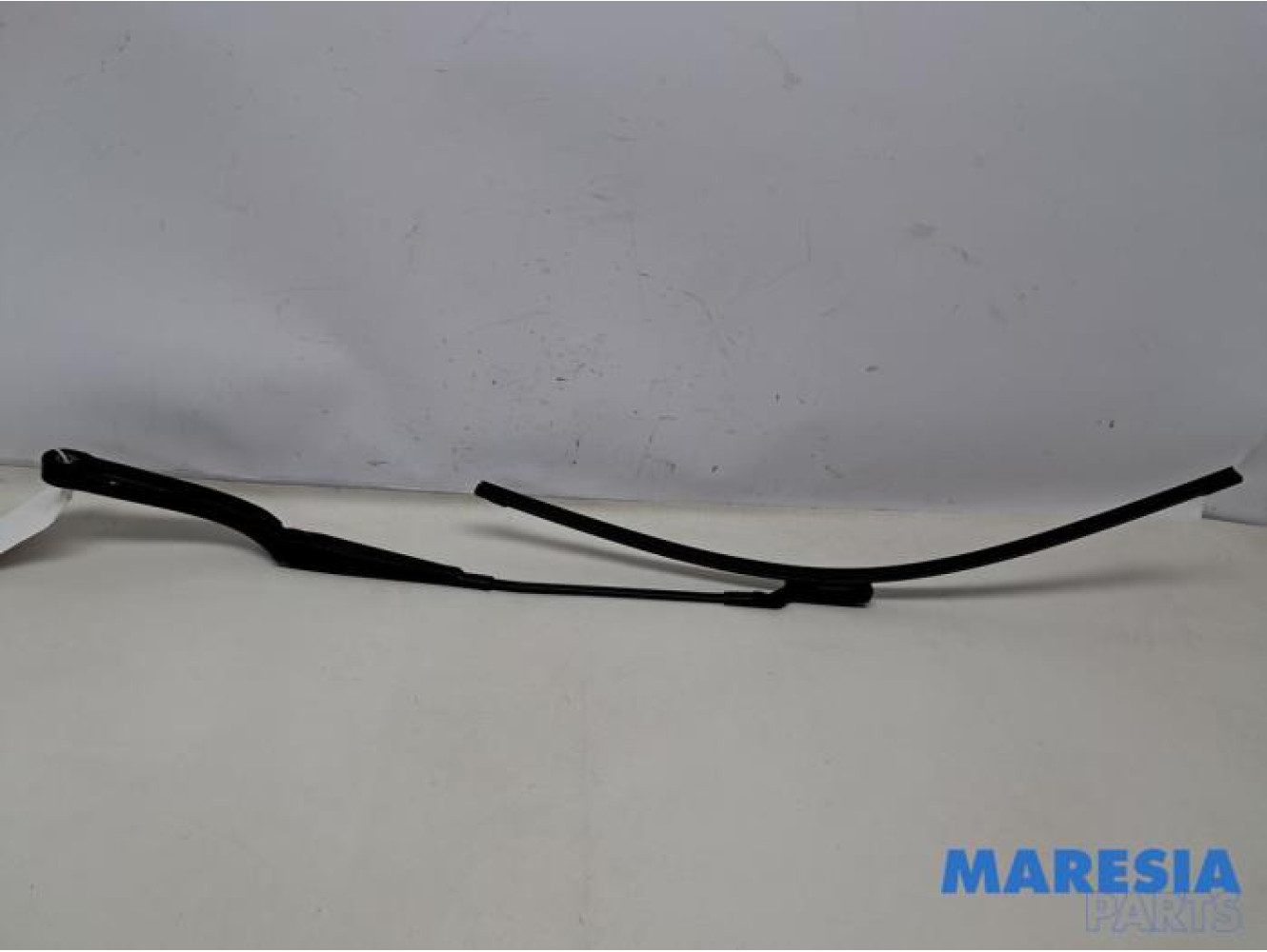 Renault - Trafic - Front wiper arm