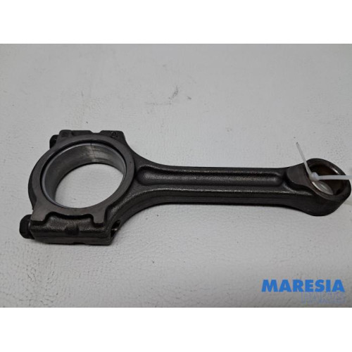 Renault - Megane - Connecting rod
