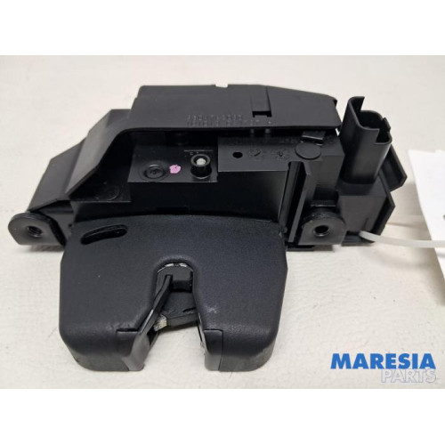 Peugeot - 308 - Tailgate lock mechanism