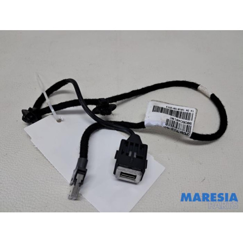 Peugeot - 308 - USB stekker