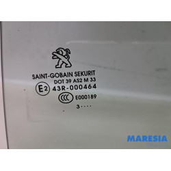 Peugeot - 308 - Rear door window 4-door, left