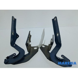 Citroen - C4 Picasso - Bonnet Hinge