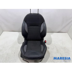 Peugeot - 2008 - Sitz rechts