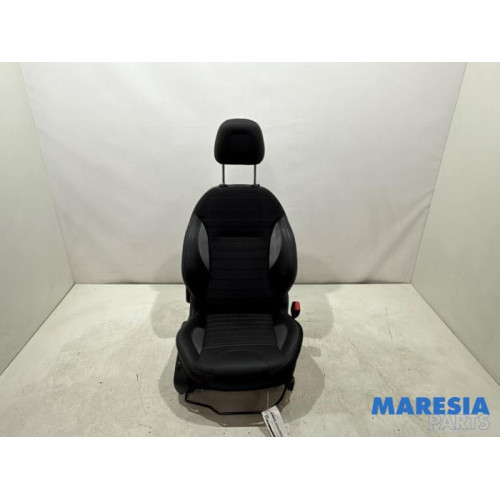 Peugeot - 2008 - Sitz rechts