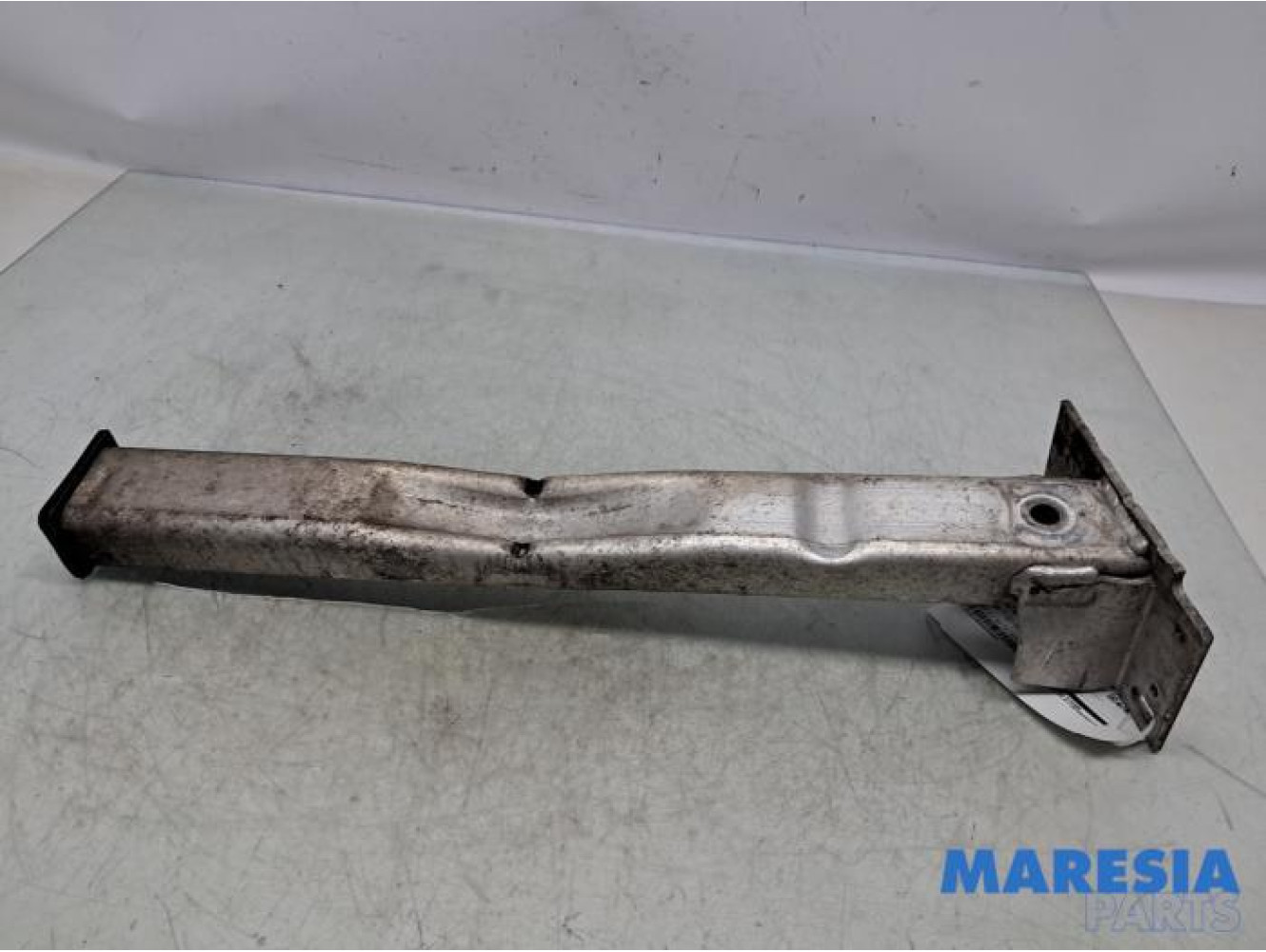 Citroen - Berlingo - Draagarmsteun linksvoor