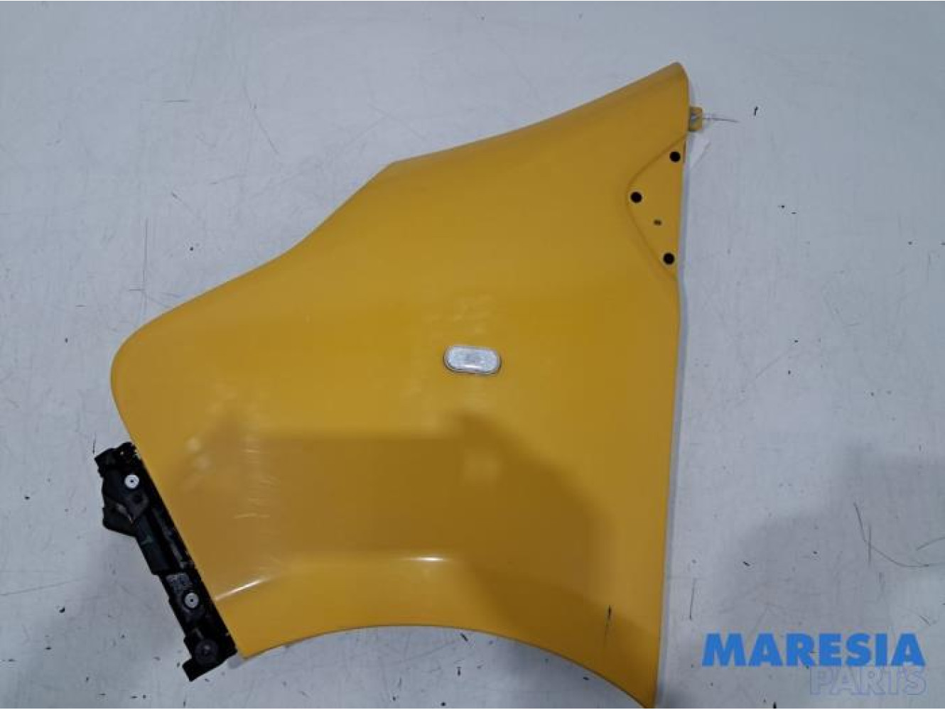Renault - Trafic - Front wing, left