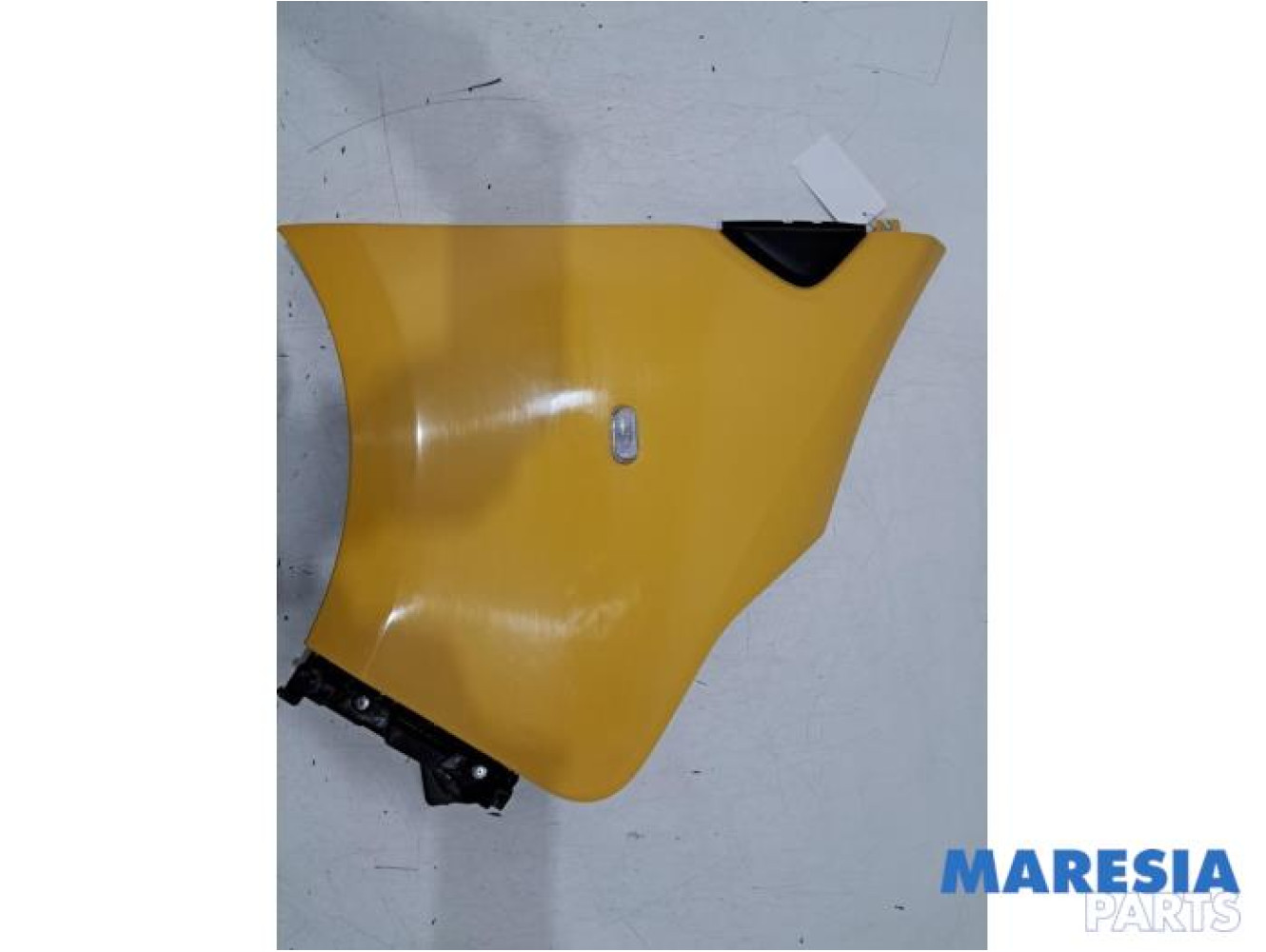 Renault - Trafic - Front wing, right