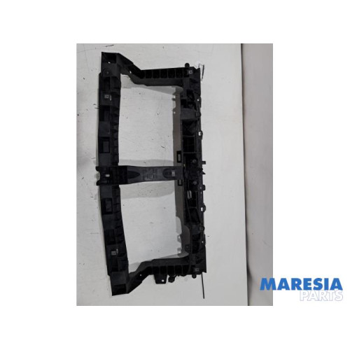 Renault - Trafic - Frontpaneel