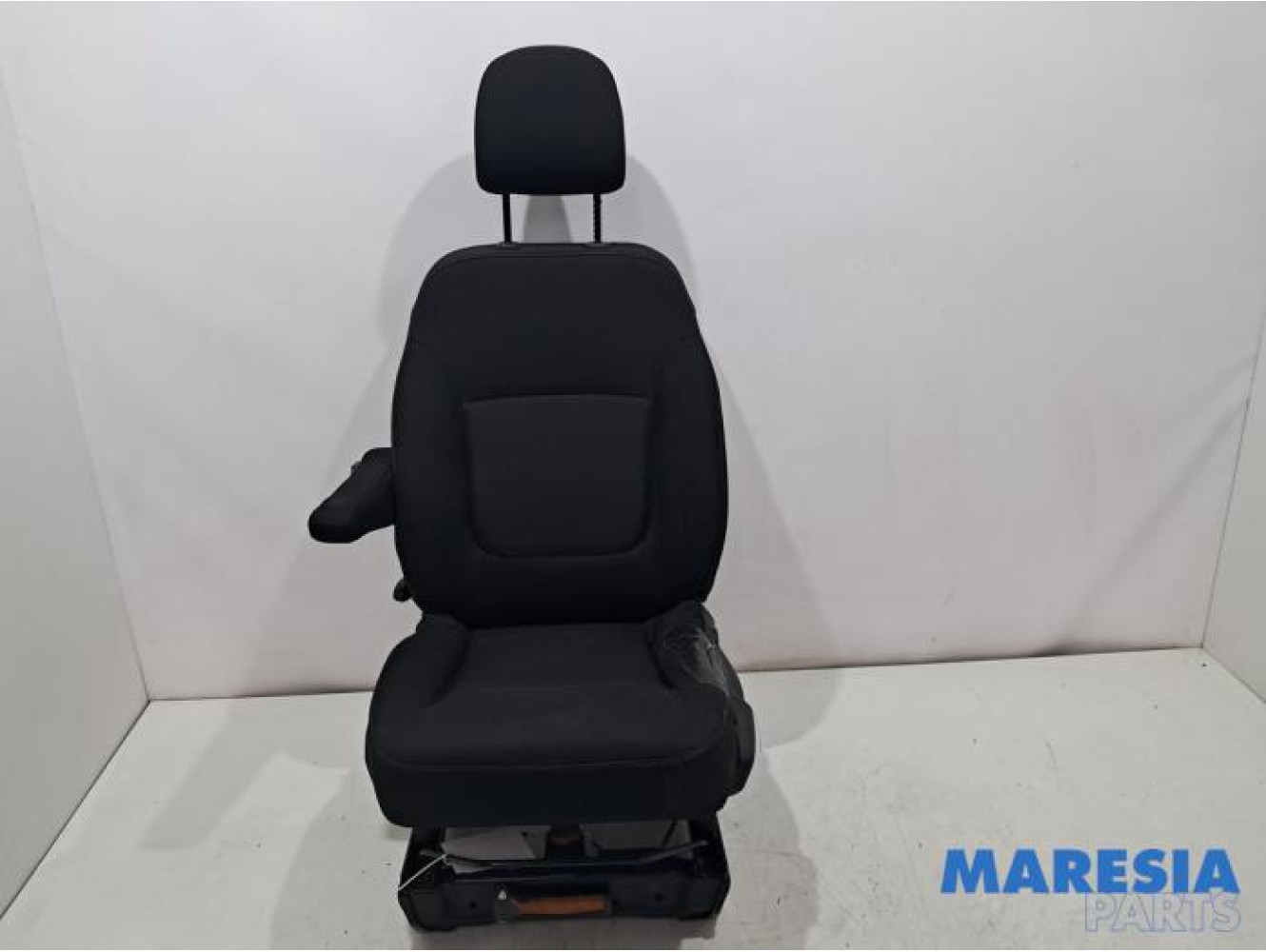 Renault - Trafic - Seat, left