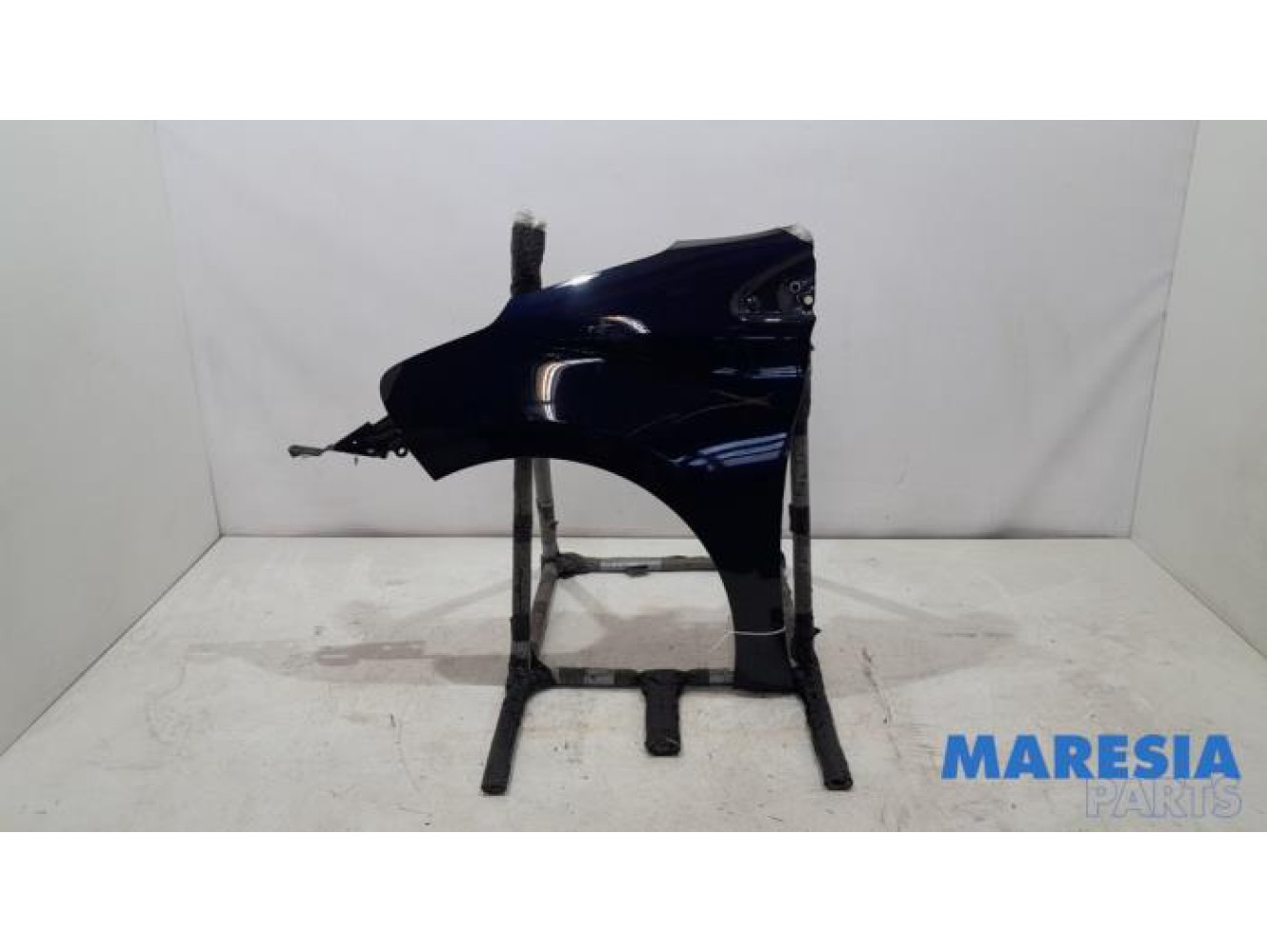 Peugeot - 208 - Front wing, left