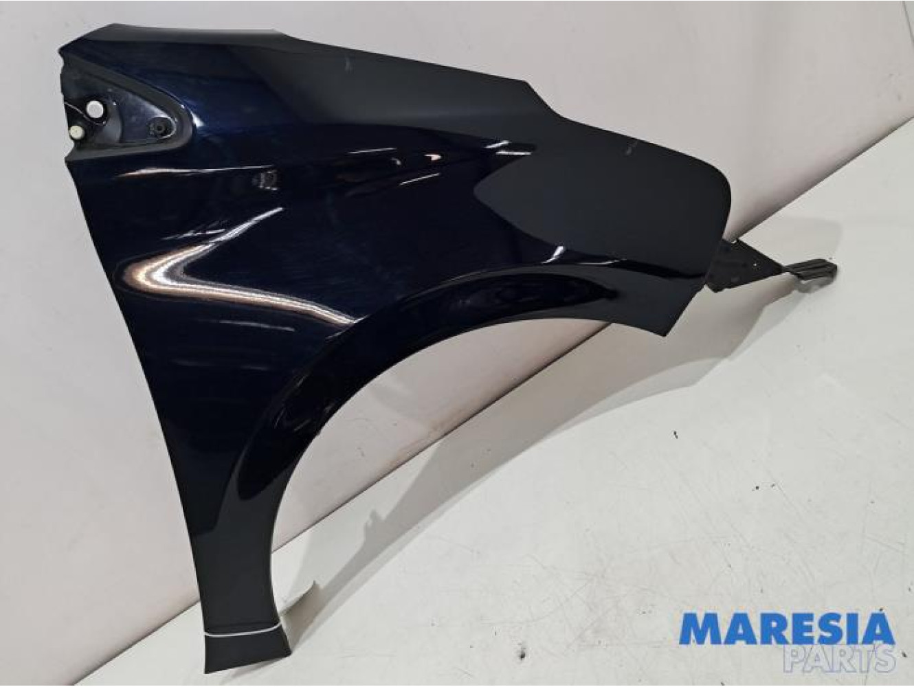 Peugeot - 208 - Front wing, right