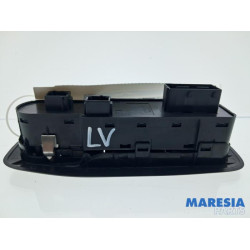 Peugeot - 2008 - Multi-functional window switch
