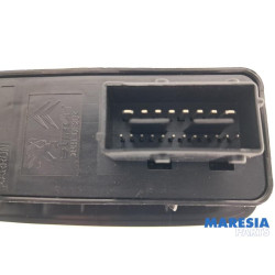Peugeot - 2008 - Multi-functional window switch