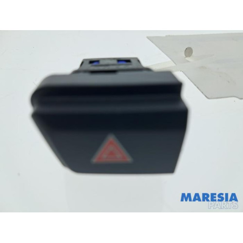 Peugeot - 2008 - Panic lighting switch