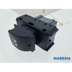 Peugeot - 2008 - Sunroof switch